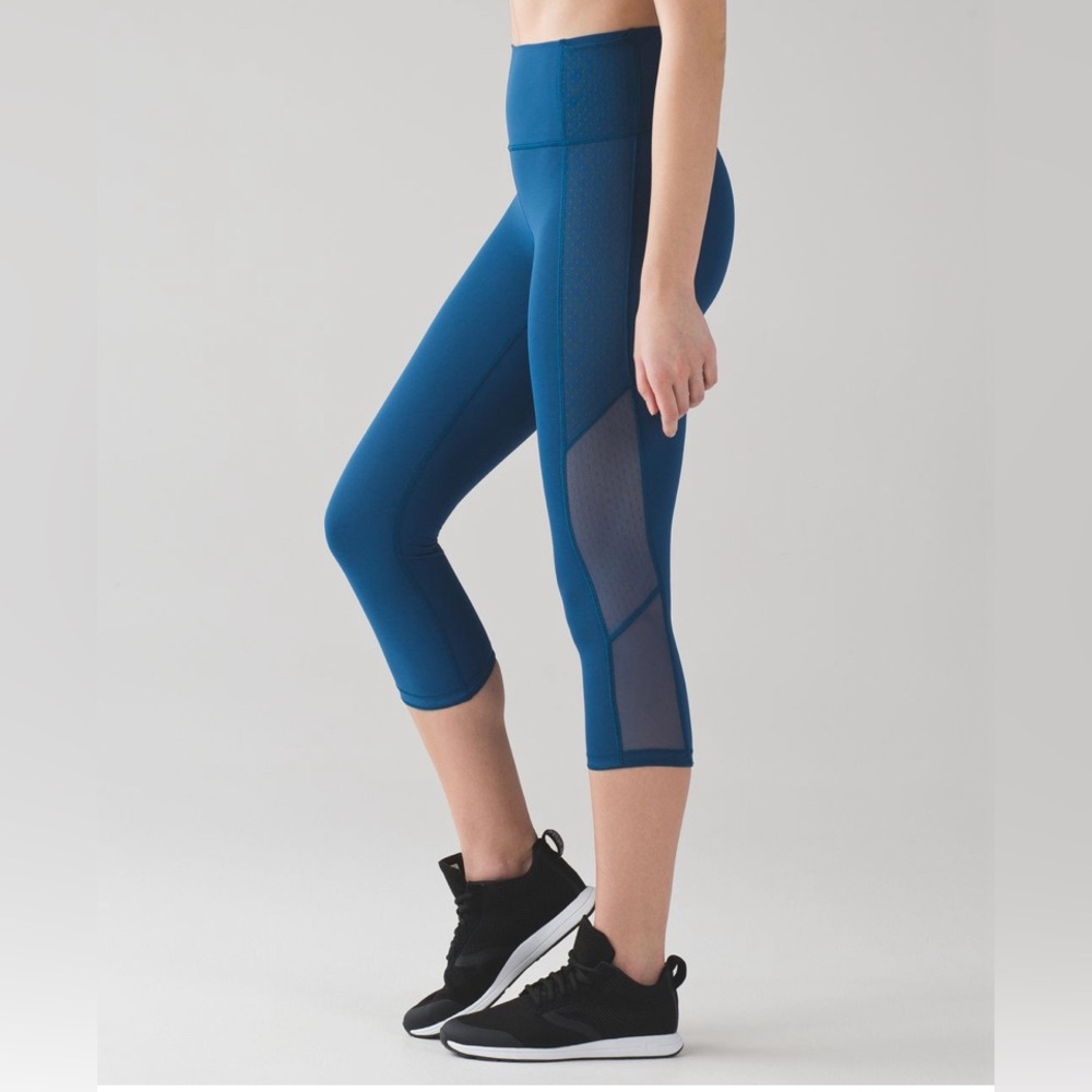 Lululemon Body Con Crop Legging in Poseidon Teal Sz 6 EUC Luxtreme
